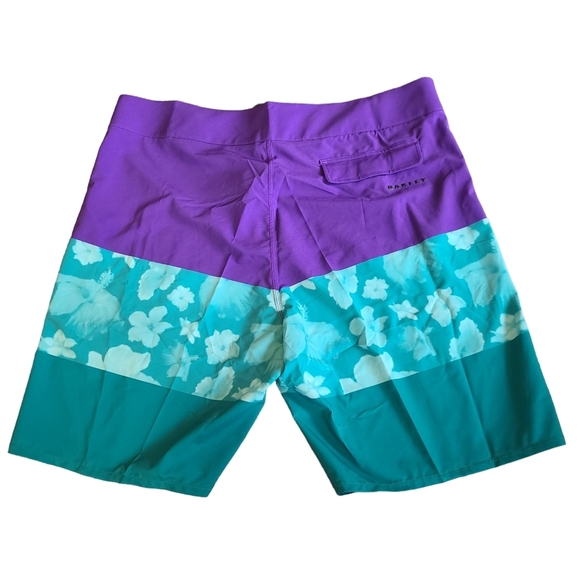 Oakley Performance Fit Color Block Board Shorts Swim Trunks Size 40 NWT - Picture 2 of 5